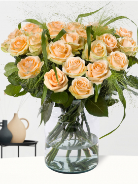 20 salmon-coloured roses with panicum