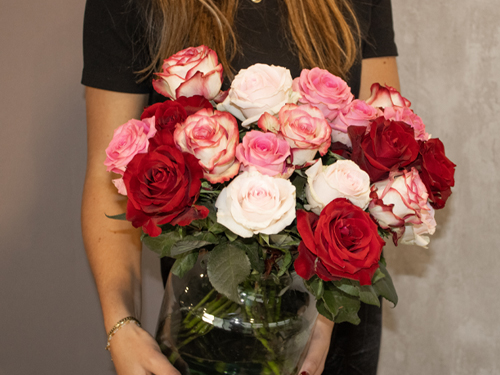 Rose bouquet in the vase